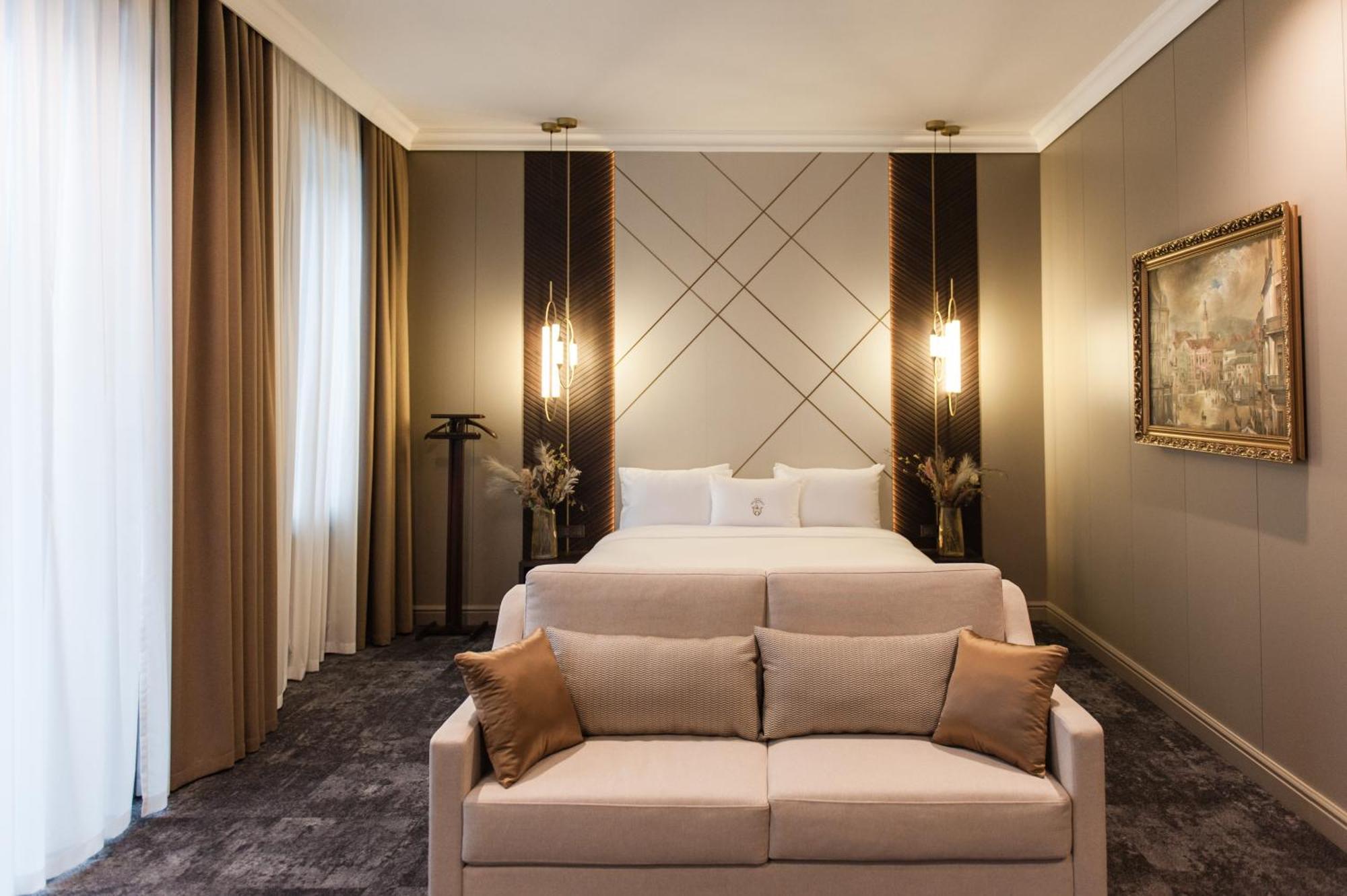 Old Continent Hotel Uzhhorod Ngoại thất bức ảnh