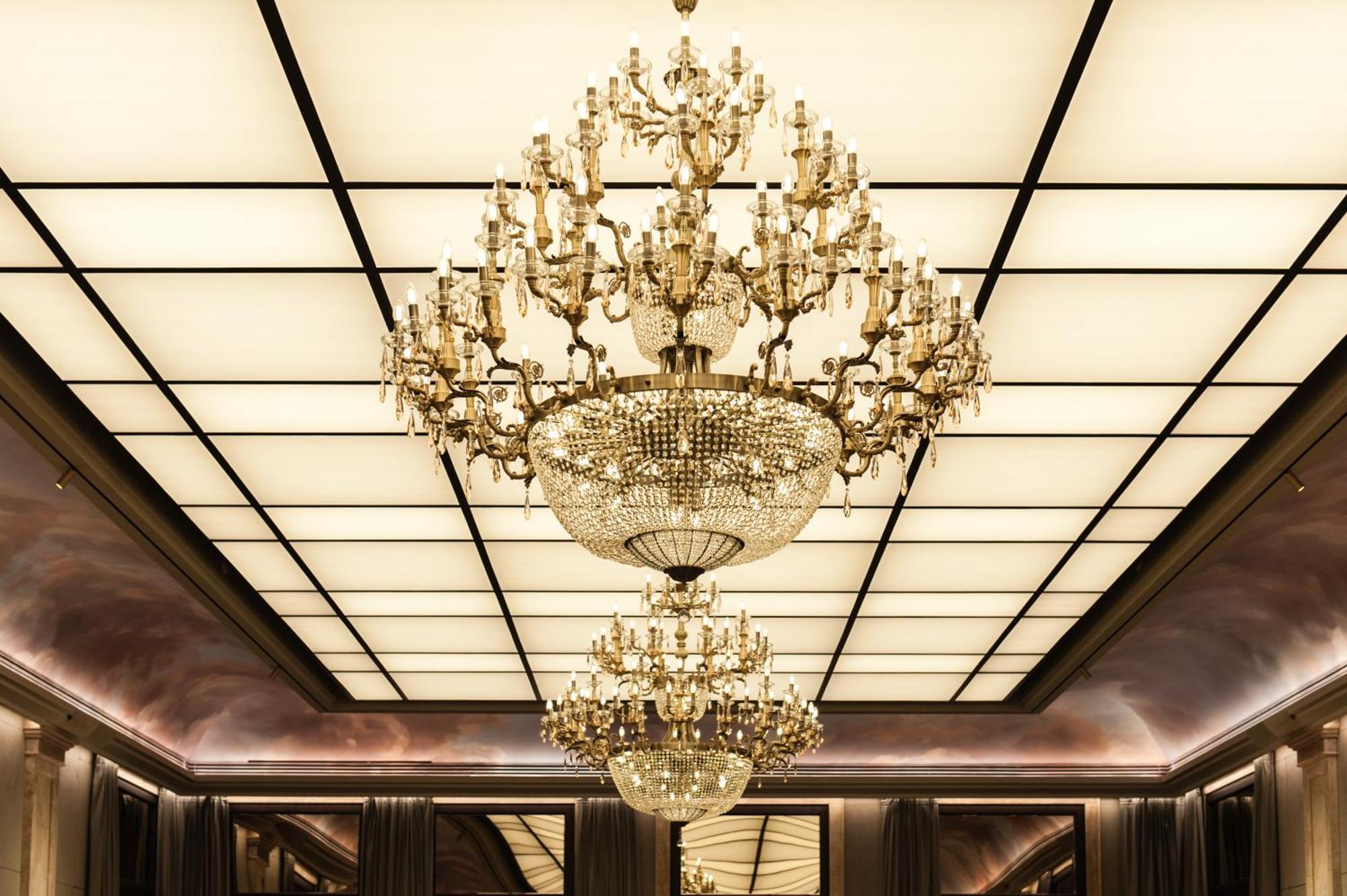 Old Continent Hotel Uzhhorod Ngoại thất bức ảnh