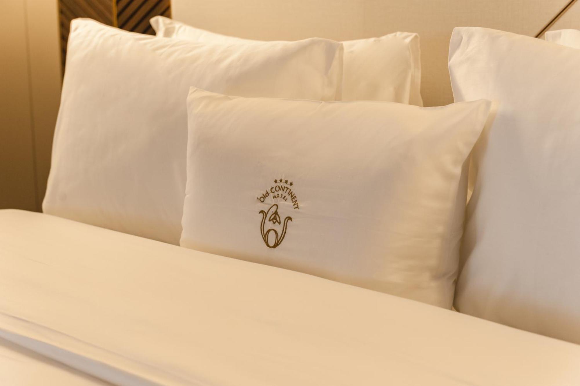 Old Continent Hotel Uzhhorod Ngoại thất bức ảnh