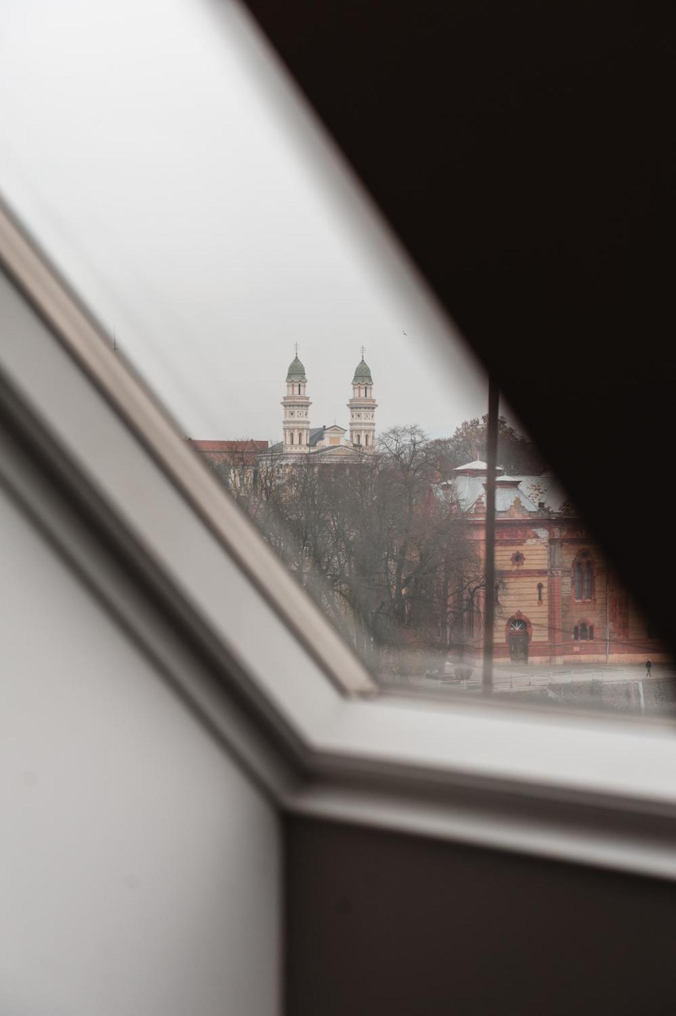 Old Continent Hotel Uzhhorod Ngoại thất bức ảnh