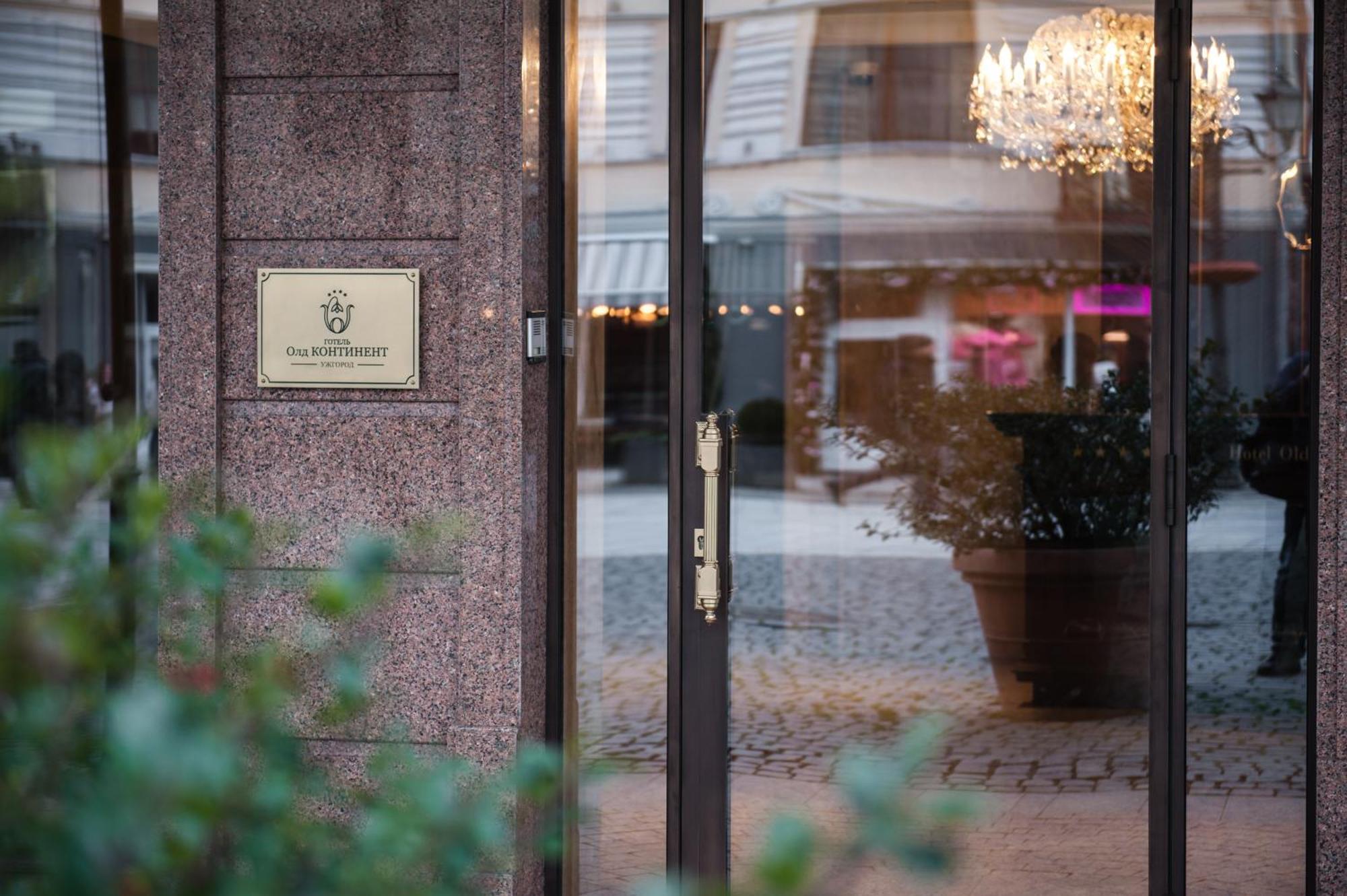 Old Continent Hotel Uzhhorod Ngoại thất bức ảnh