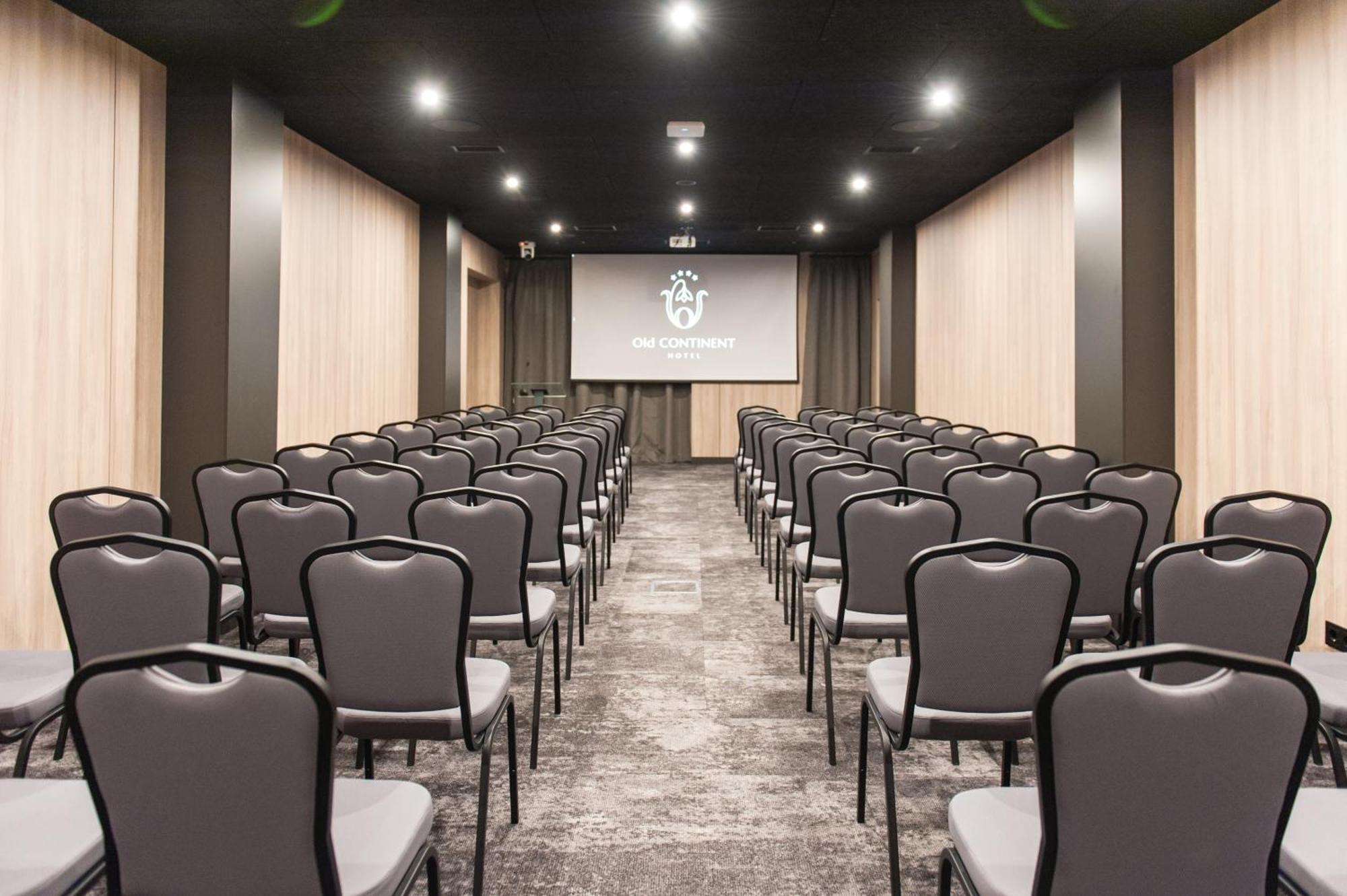 Old Continent Hotel Uzhhorod Ngoại thất bức ảnh