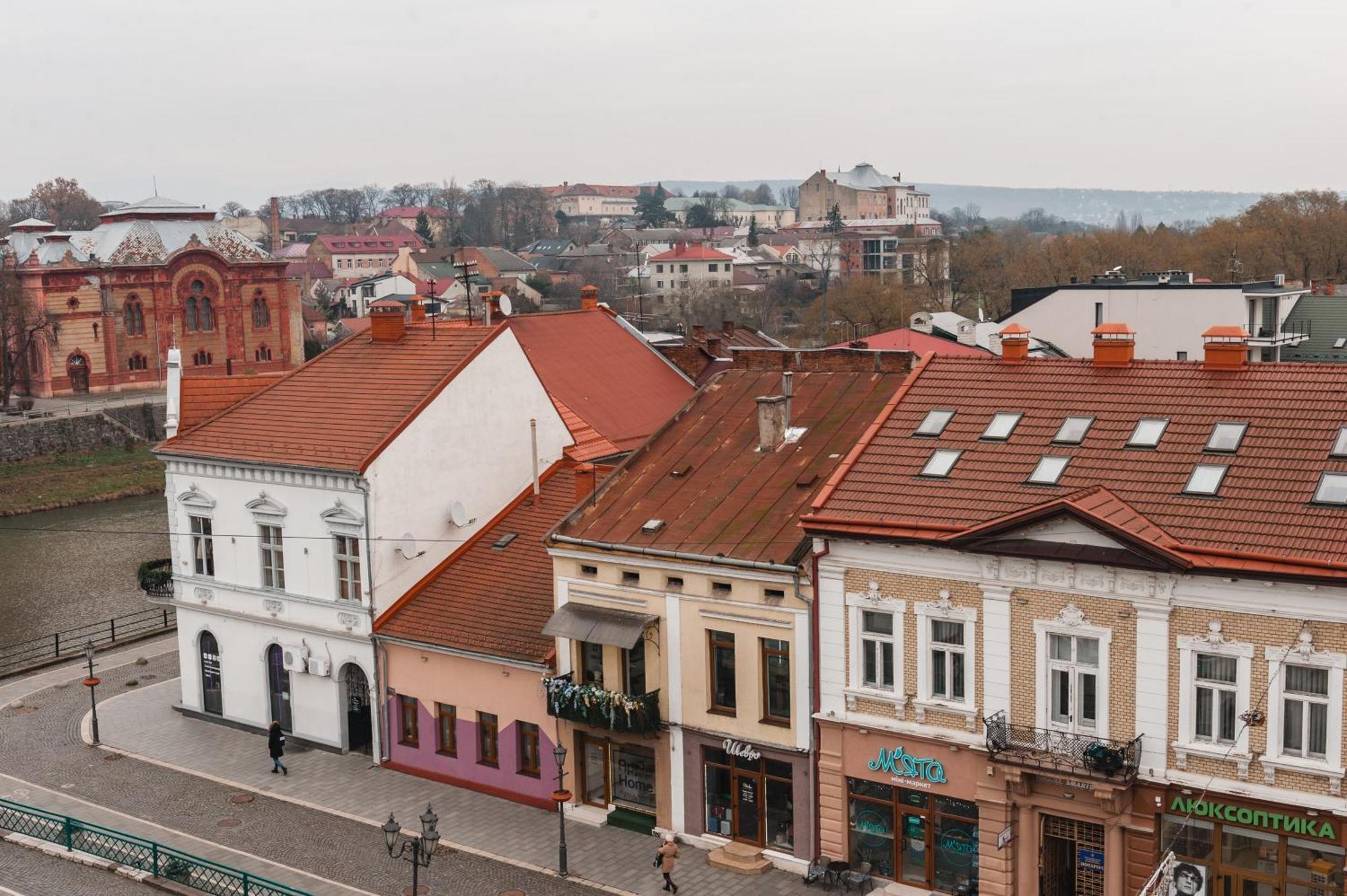 Old Continent Hotel Uzhhorod Ngoại thất bức ảnh