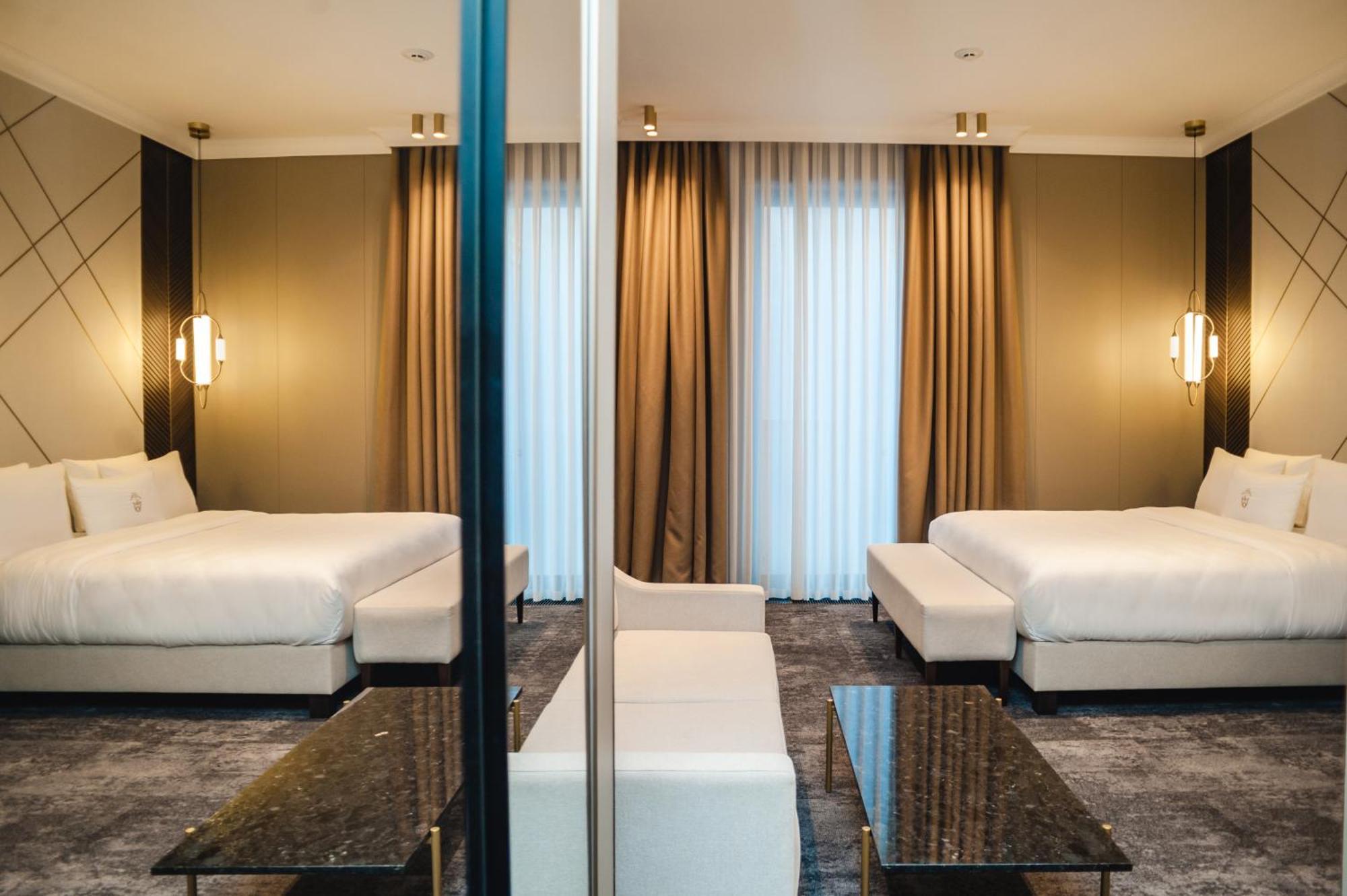 Old Continent Hotel Uzhhorod Ngoại thất bức ảnh