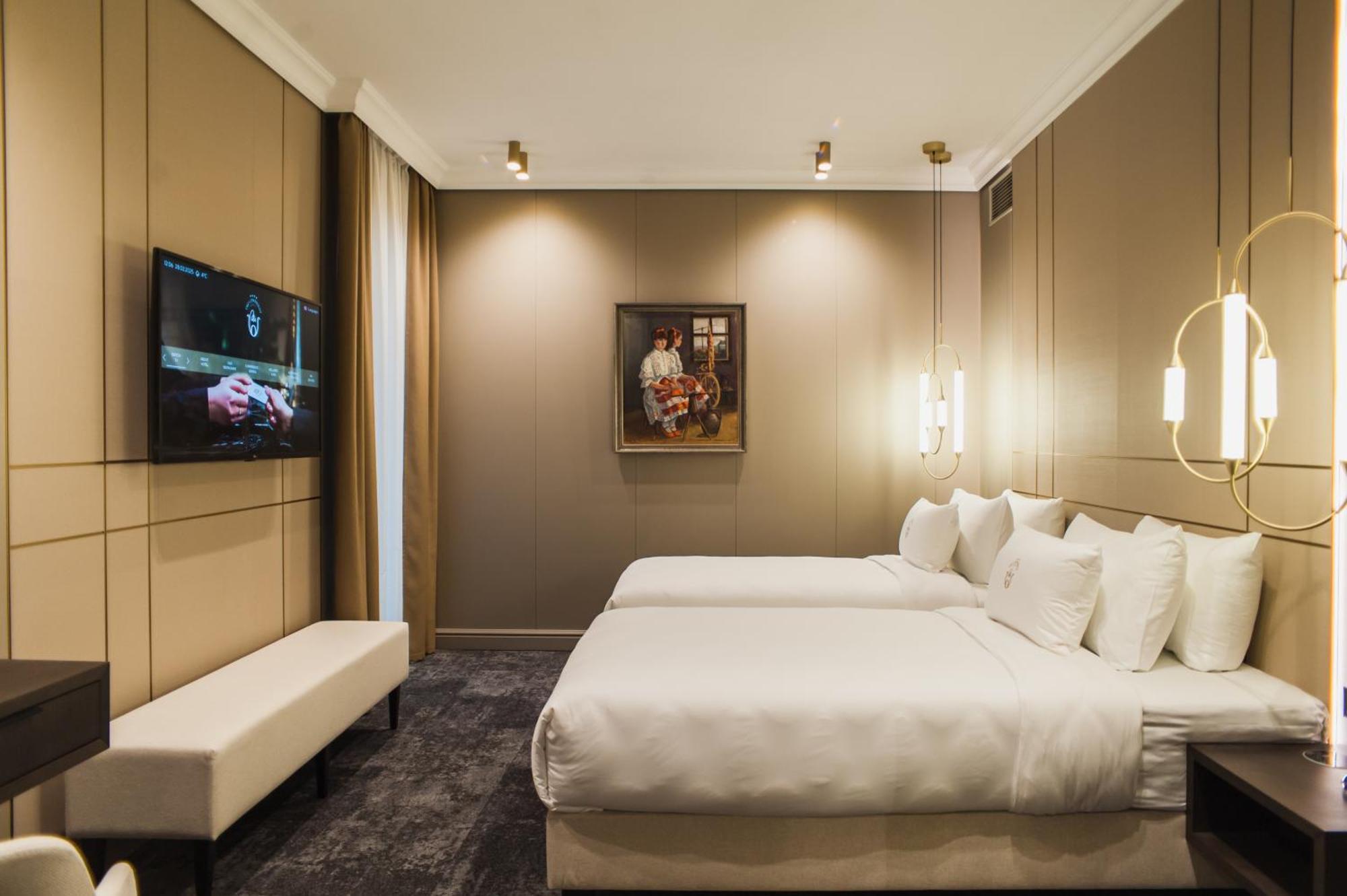 Old Continent Hotel Uzhhorod Ngoại thất bức ảnh