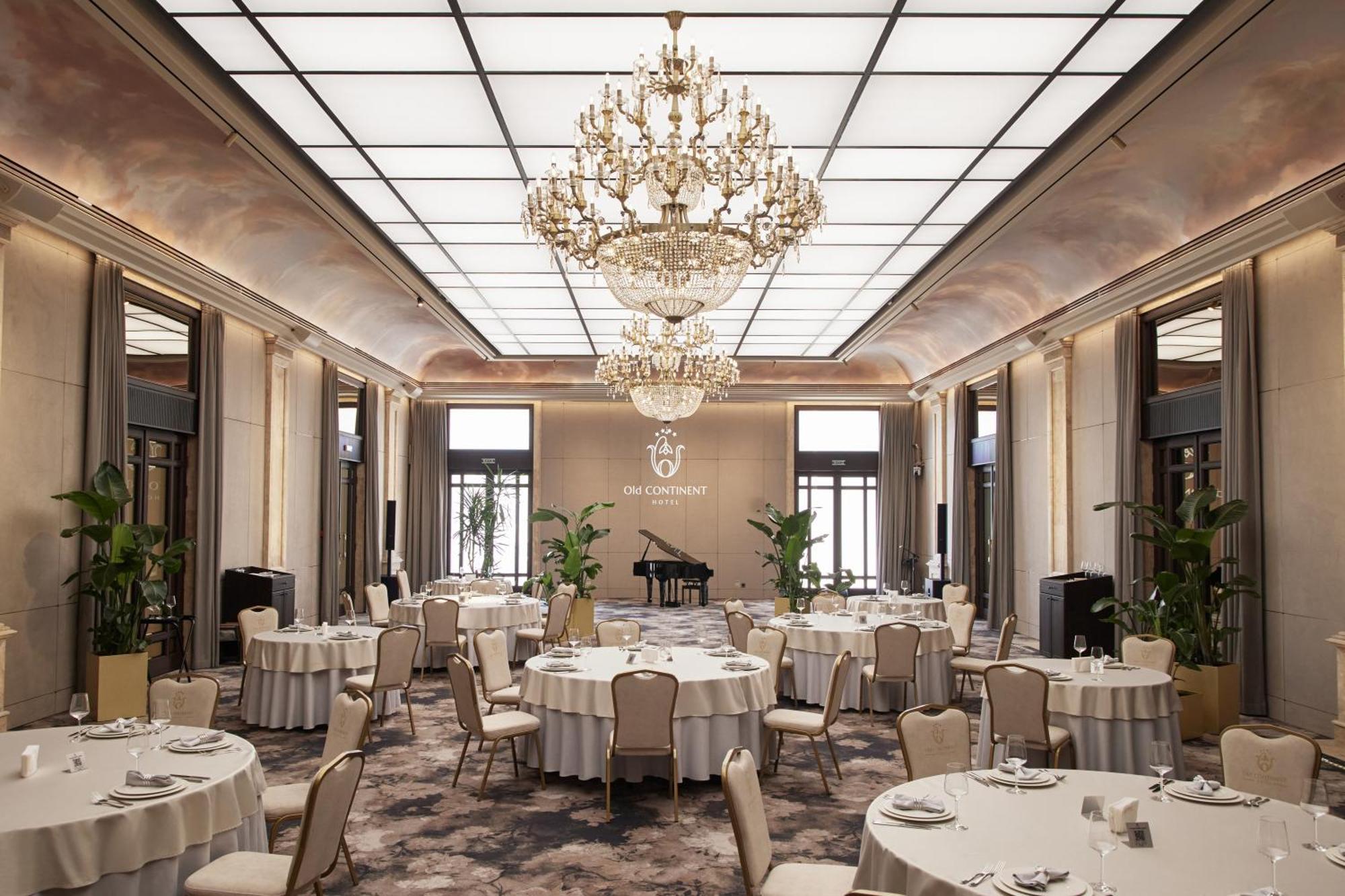 Old Continent Hotel Uzhhorod Ngoại thất bức ảnh