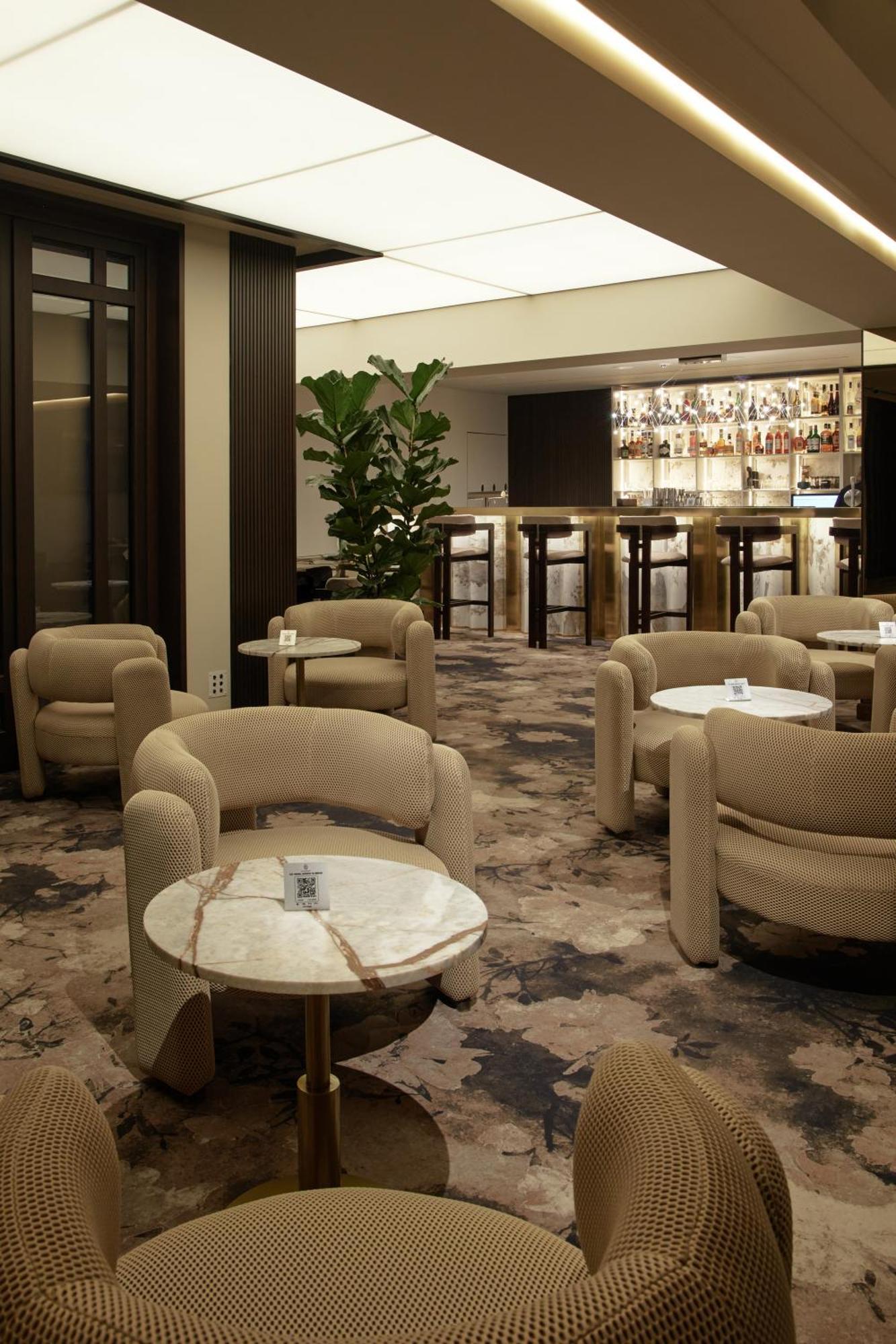 Old Continent Hotel Uzhhorod Ngoại thất bức ảnh