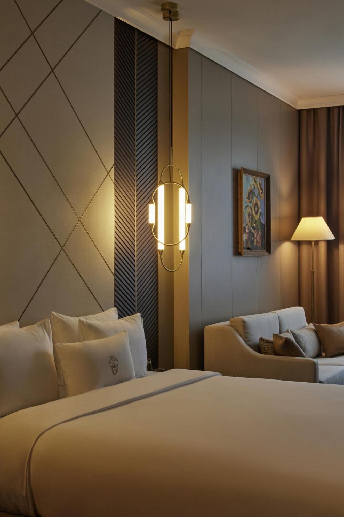 Old Continent Hotel Uzhhorod Ngoại thất bức ảnh