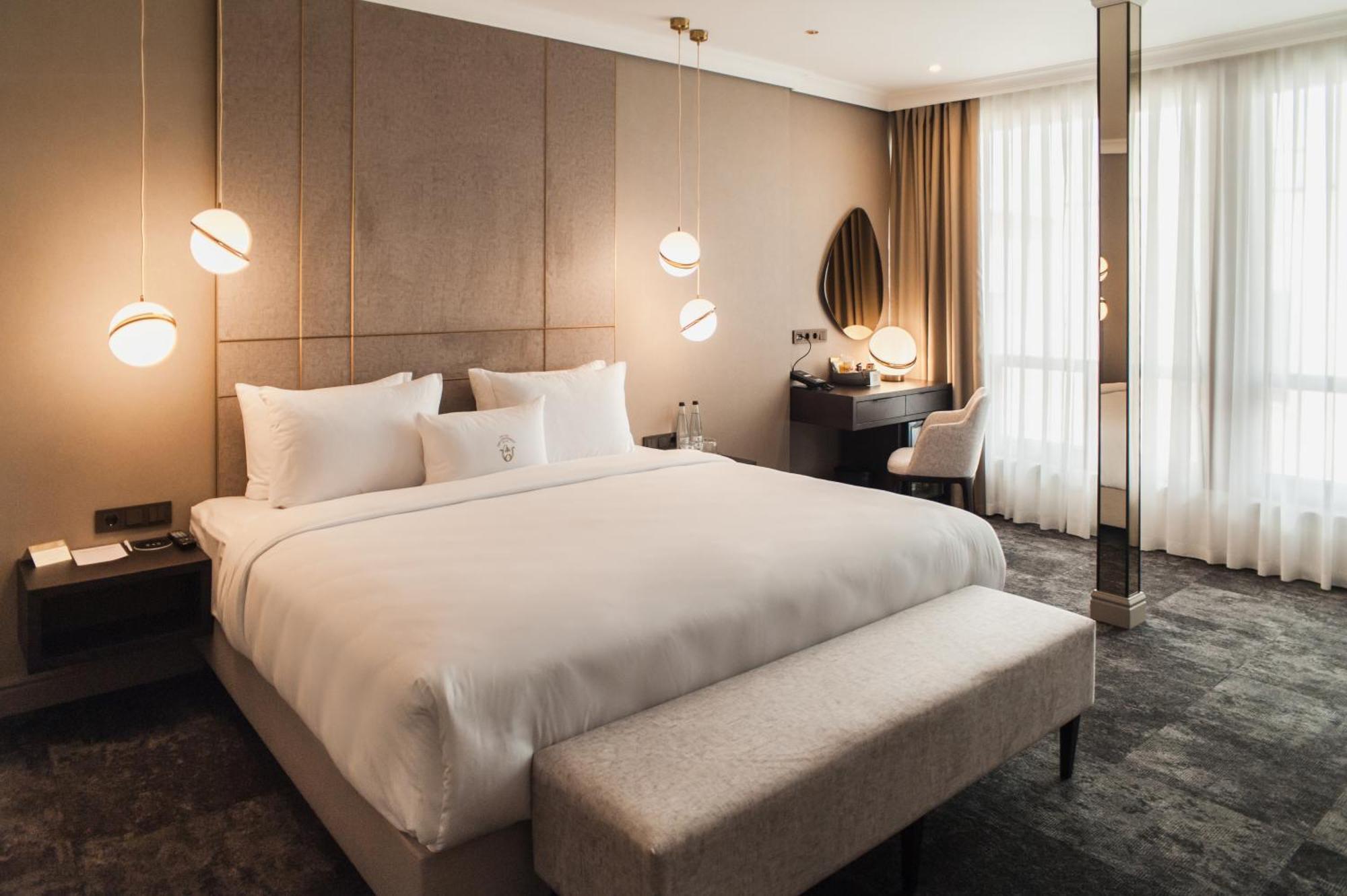Old Continent Hotel Uzhhorod Ngoại thất bức ảnh
