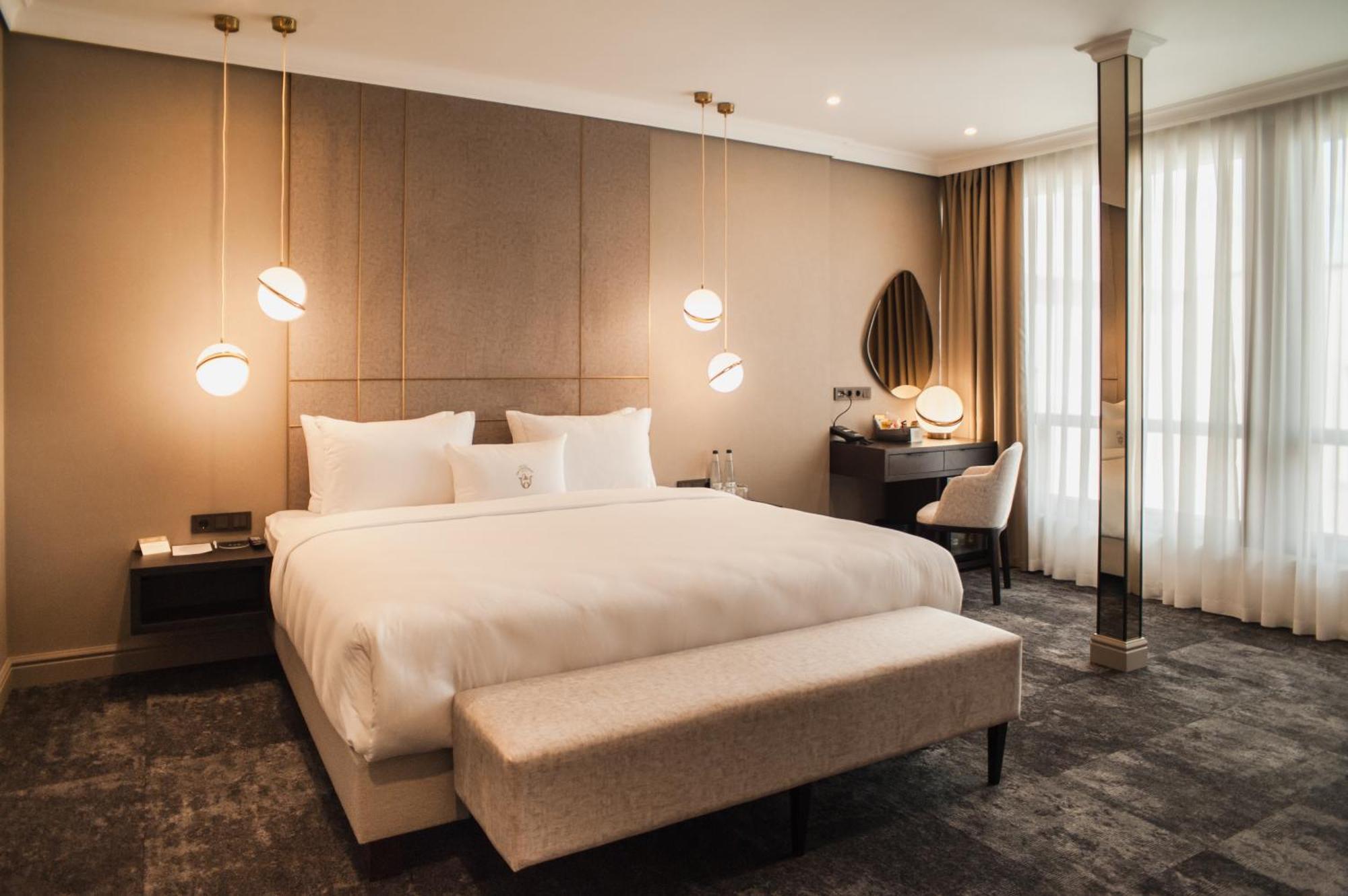 Old Continent Hotel Uzhhorod Ngoại thất bức ảnh